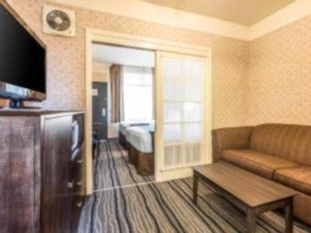 Ramada Suites By Wyndham Сан Диего Екстериор снимка