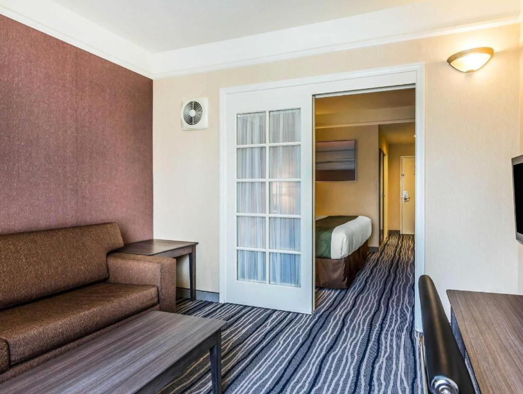Ramada Suites By Wyndham Сан Диего Екстериор снимка